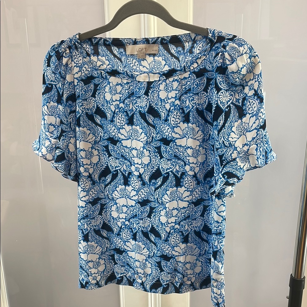 LOFT Women's Blue Floral Top